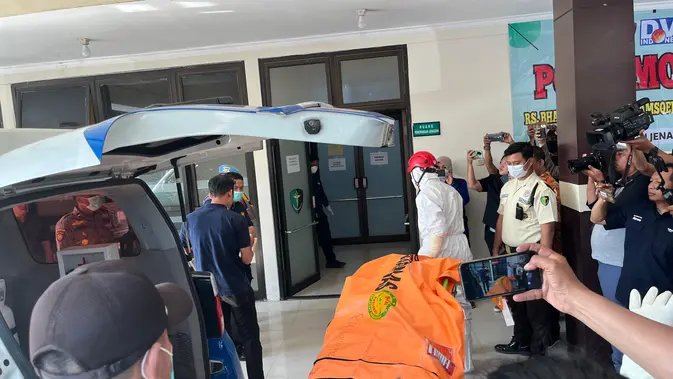 Dua Cara Tim DVI Polri Identifikasi Korban Runtuhnya Ponpes Al Khoziny Sidoarjo