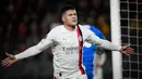 Penyerang AC Milan, Luka Jovic merayakan golnya saat pertandingan play-off babak 16 besar Liga Eropa UEFA 2023/2024 melawan Rennes di Stadion Roazhon Park, Rennes, Prancis, pada 22 Februari 2024. (LOIC VENANCE/AFP)