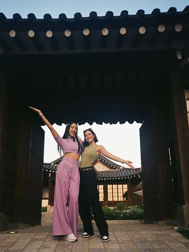 Pevita Pearce dan Anya Geraldine (Instagram/anyageraldine)