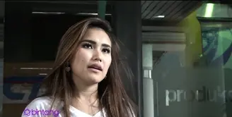 Sebagai sahabat dari Julia Perez, Ayu Ting Ting merasa sedih melihat keadaan sahabatnya. Meskipun mengetahui soal pernikahan antara Julia Perez dan Gaston Castano, Ayu Ting Ting masih belum banyak bicara tentang hal itu.