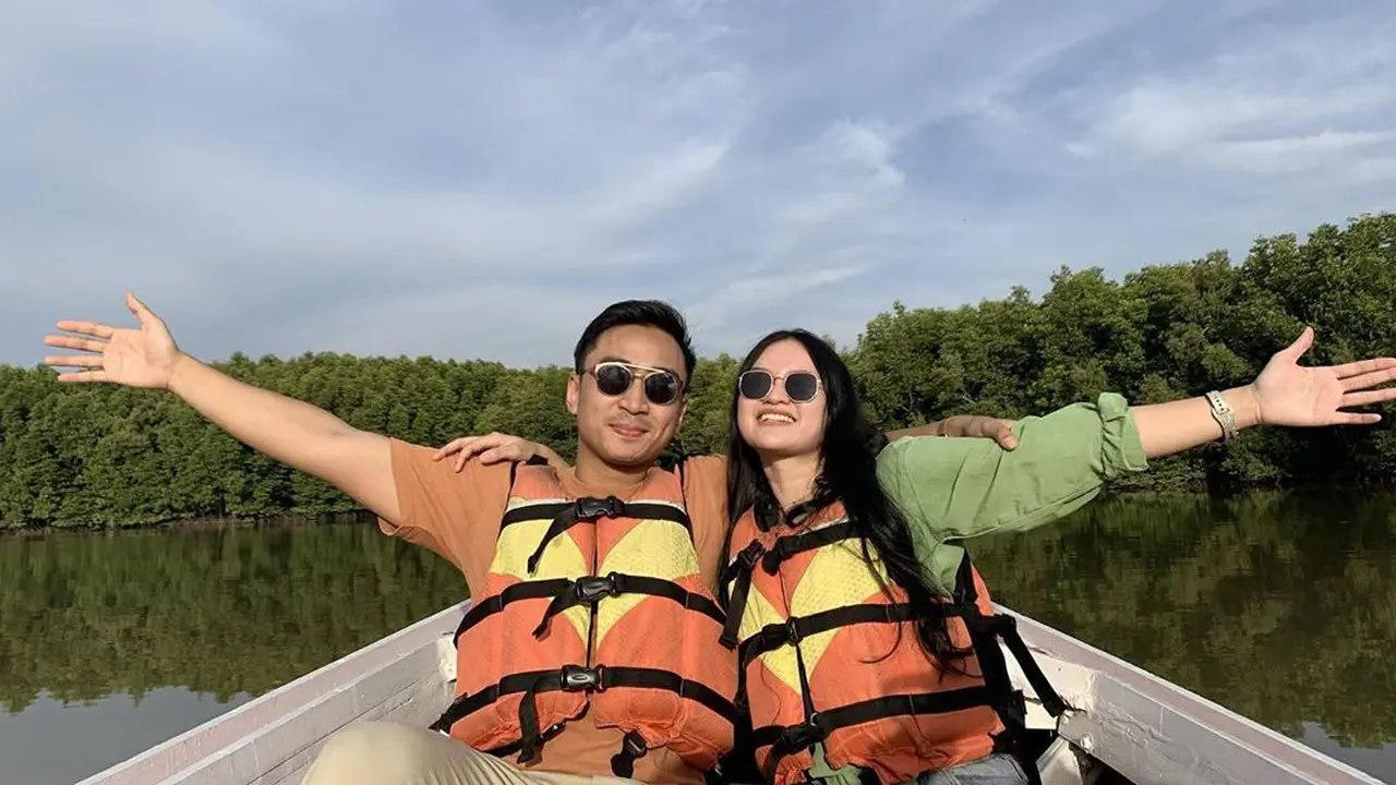 6 Potret Liburan Lutfi Agizal dengan Nadya Indry di Kalimantan