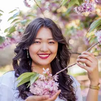 ilustrasi perempuan tersenyum/Dmytro and Krystyna/Shutterstock