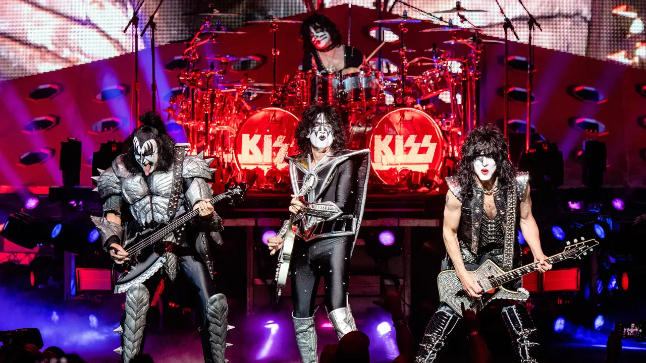 Tur Perpisahan, KISS Gebrak Riverbend Music Center Cincinnati