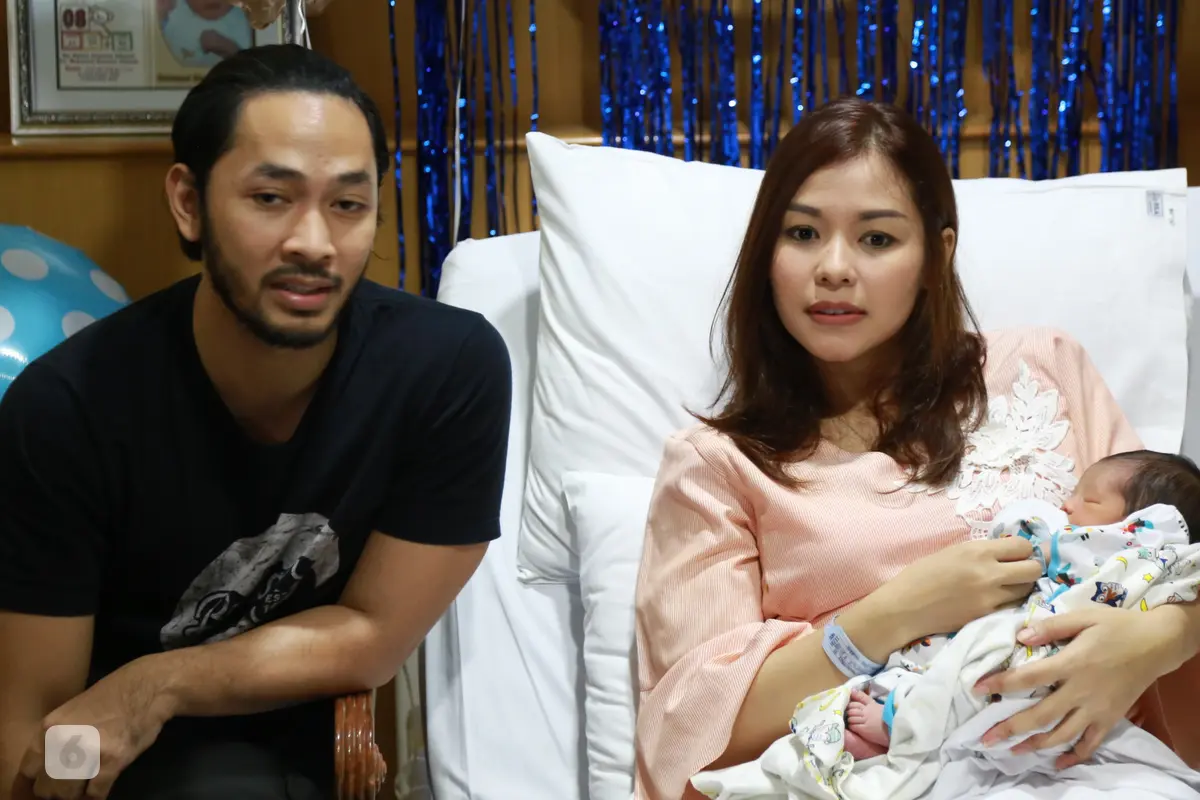 [Bintang] Istri Lahirkan Anak Ketiga, Uki NOAH Mengaku Tegang