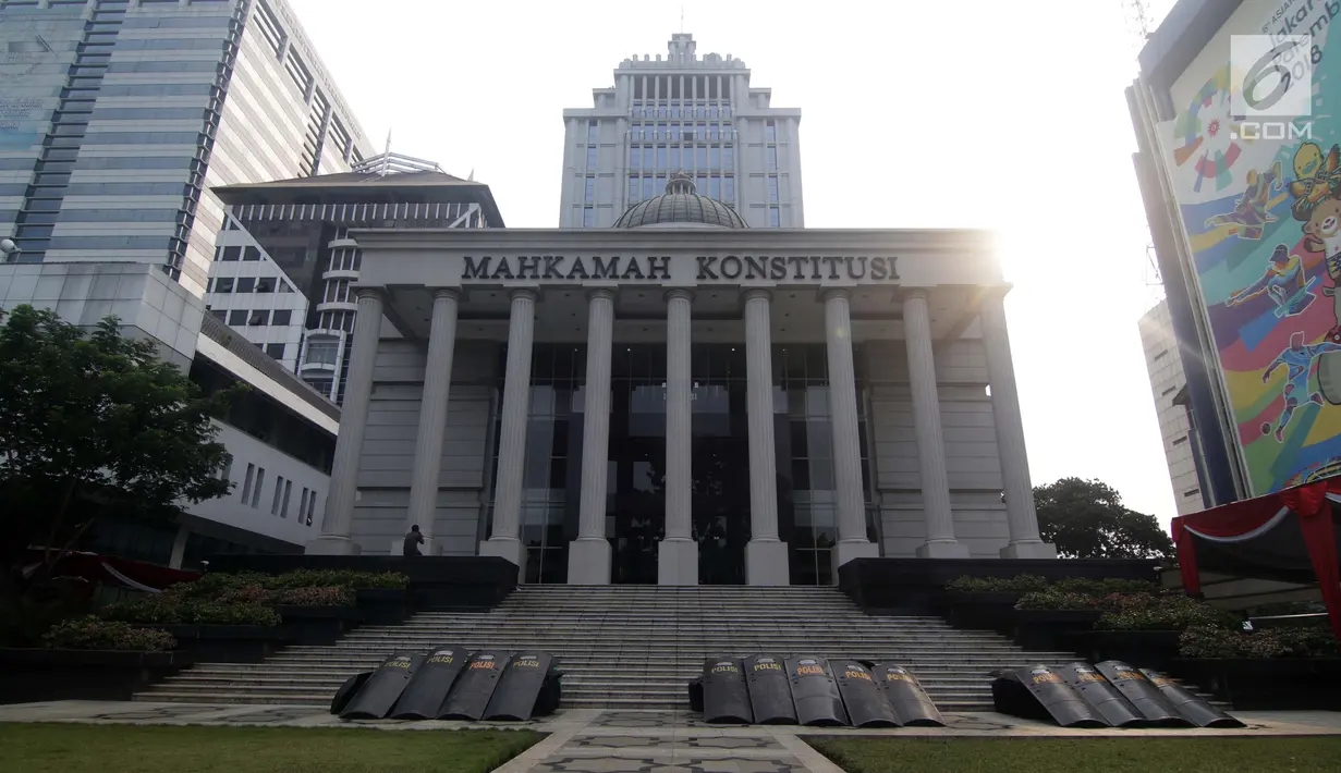 Suasana halaman depan Gedung Mahkamah Konstitusi, Jakarta, Kamis (13/6/2019). Sekitar 12.000 pesonel gabungan akan menjaga sidang Perselisihan Hasil Pemilihan Presiden/Wakil Presiden Pemilu 2019. (Liputan6.com/Helmi Fithriansyah)