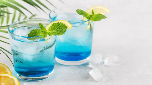 Ilustrasi cocktail koktail biru