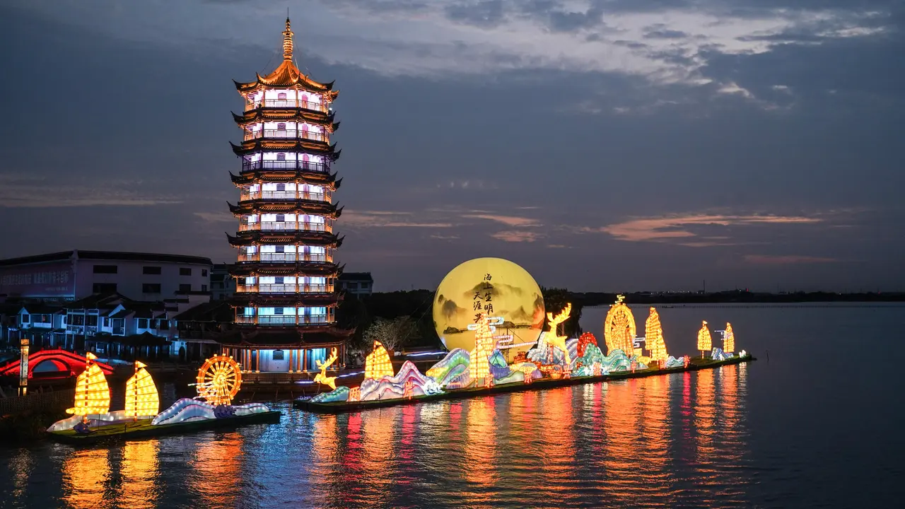 Warna-Warni Lentera di Festival Pertengahan Musim Gugur China