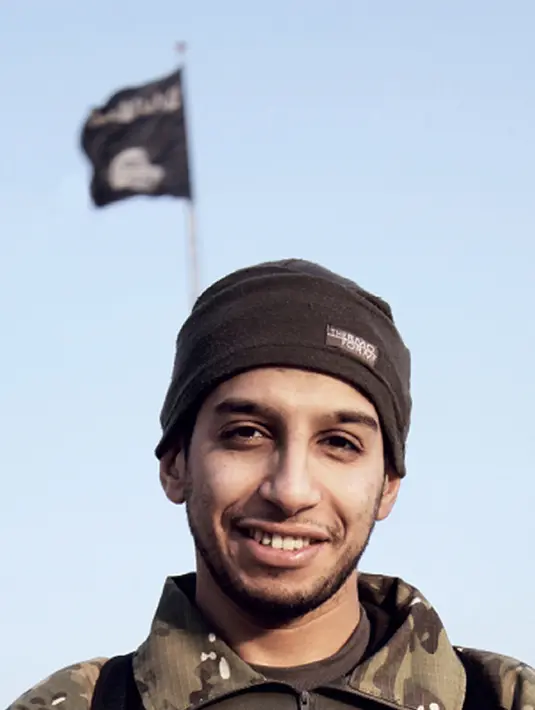 Foto tak bertanggal menunjukkan wajah Abdelhamid Abaaoud yang dimuat majalah online Dabiq. Pria yang merupakan warga negara Belgia ini dicurigai sebagai otak di balik aksi teror di Paris. (REUTERS/Social Media Website)