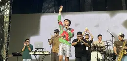 Rizky Febian dalam panggung The Sounds Project Vol. 9: Beyond Memories Day 1 di Ecovention & Ecopark Ancol, Jakarta, dengan menggandeng promotor THESOUNDPROJECT&CO, Jumat (7/8/2026). (Liputan6.com/Nola Vemiliana)