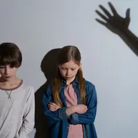 Pentingnya mengetahui cara mengatasi trauma kekerasan pada anak. (Foto: Freepik)