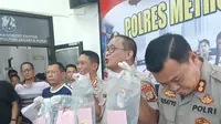 Polisi mengungkap kasus pembunuhan yang dilakukan gadis remaja berusia 15 tahun terhadap bocah perempuan berusia 6 tahun di Jakarta Pusat, Sabtu (7/3/2020). (Liputan6.com/Yopi Makdori)