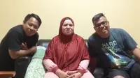 Abdel kunjungi Mamah Dedeh setelah ramai diisukan meninggal dunia. (Sumber: Instagram/@abdelachrian)