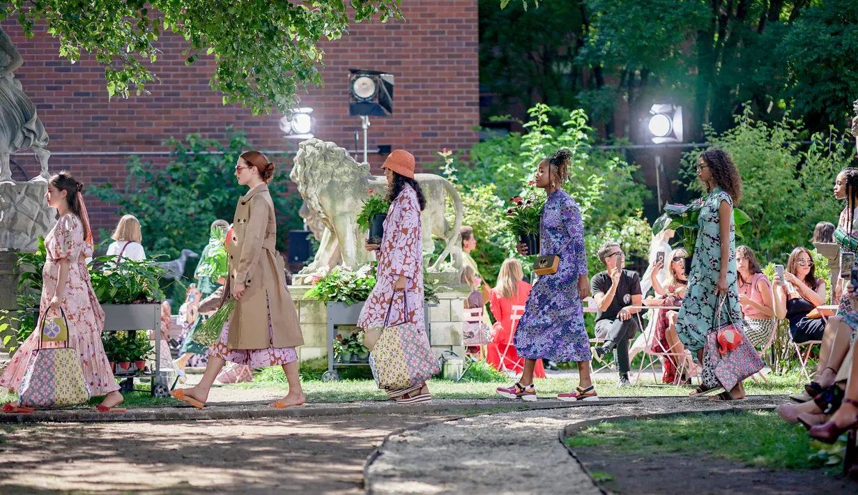 (Photographer: Dan Lecca for Kate Spade)