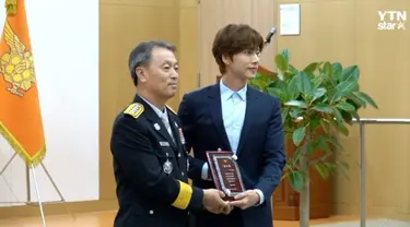 Aktor kawakan Korea Selatan Park Hae-Jin diberikan  penghargaan oleh National Fire Agency (NFA) atau Dinas Pemadam Kebakaran Korea Selatan. Plakat penghargaan diberikan atas kontribusinya telah mempromosikan petugas pemadam kebakaran.