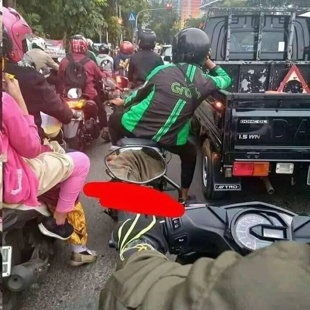 6 Aksi Driver Ojek Online saat Sepi Penumpang di Jalanan Ini Bikin Heran