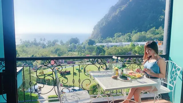 Tampil Stylish, Ini 6 Gaya Eva Belisima Saat Liburan Ke Luar Negeri