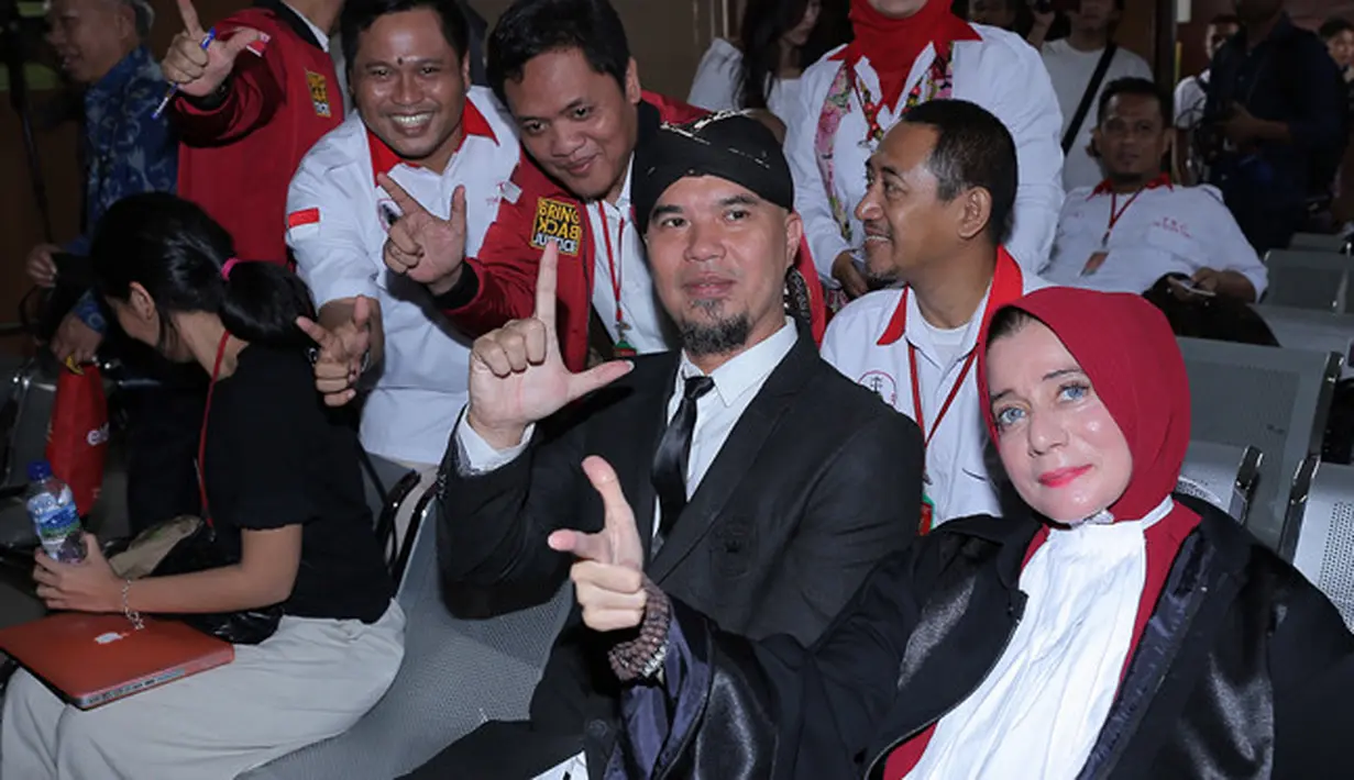 "Jadi selama saya mencari di google. Kok penampilan saya nggak ada yang keren. Makanya saya akhirnya peduli sama penampilan saya, biar pas diketik di google muncul foto keren," katanya. (Deki Prayoga/Bintang.com)