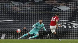 Pemain yang bisa dibilang hampir sendirian mengubah Manchester United menjadi tim elit, Bruno Fernandes layak dinobatkan sebagai pemain terbaik di Premier League saat ini. (Foto: AFP/Pool/Matthew Childs)