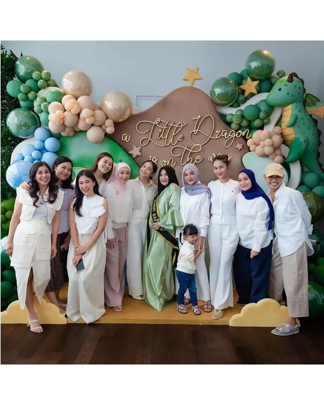 Dapat kejutan dari Nagita Slavina dan Geng Cendol, ini 6 momen baby shower Shandy Purnamasari