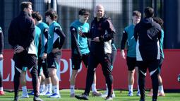 Liverpool dalam situasi sulit sekarang ini. Saat melawan Galatasaray di Turki, mereka kalah dengan skor 1-0. (Peter Byrne/PA via AP)