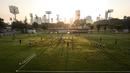 Pemain Timnas Indonesia U-22 saat melakukan pemusatan latihan untuk SEA Games 2023 di Lapangan B Kompleks Stadion Gelora Bung Karno (SUGBK), Senayan, Jakarta, Sabtu (11/03/2023). Sebanyak 17 nama pemain baru bergabung untuk menjalani pemusatan latihan gelombang kedua ini yang berlangsung dari 9-16 Maret 2023. (Bola.com/Bagaskara Lazuardi)