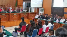 Keluarga Brigadir Nopriansyah Yosua Hutabarat atau Brigadir J memberikan kesaksian dalam sidang lanjutan dengan agenda mendengarkan keterangan saksi dengan terdakwa Kuat Mar'uf  dan Ricky Rizal di Pengadilan Negeri Jakarta Selatan, Rabu (2/11/2022). Keluarga Brigadir Yosua kembali menjadi saksi yang dihadirkan jaksa. (Liputan6.com/Angga Yuniar)