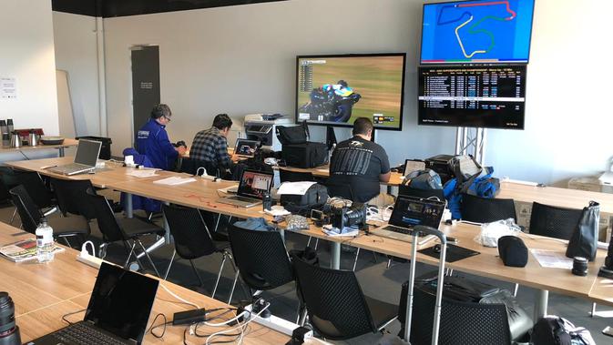 Suasana media center di Sirkuit The Bend Motorsport Park Adelaide. (Bola.com/Ario Yosia)