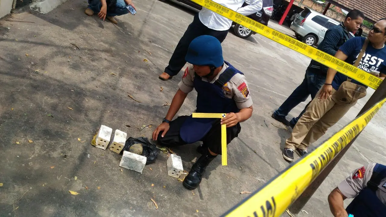 Warga Jambi Temukan Granat Perang Dunia II Saat Cari Kayu Bakar
