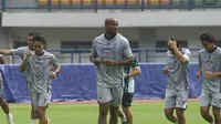 Striker Persib Bandung, Gervane Kastaneer. (Bola.com/Erwin Snaz)