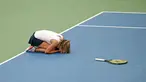 Ekspresi petenis putri Jerman, Annika Beck, setelah mengalahkan petenis Swiss, Timea Bacsinszky dalam lanjutan tenis Piala Fed di Leipzig, Jerman, (7/2/2016). (AFP/dpa/Jan Woitas/Germany OUT)