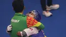 Atlet Para Taekwondo asal Riau, Eirene Yosephine, melakukan selebrasi setelah mengalahkan atlet dari Jateng dalam kelas pertandingan Final K41 Womens Category-47 kg Para Taekwondo Peparnas XVII di Auditorium UNS, Surakarta, Jawa Tengah, Senin (7/10/2024). Eirene Yoshepine mendapatkan medali emas setelah mengalahkan pesaingnya Salsabilla dari Jateng. (PB PEPARNAS XVII/Budiman Arief)