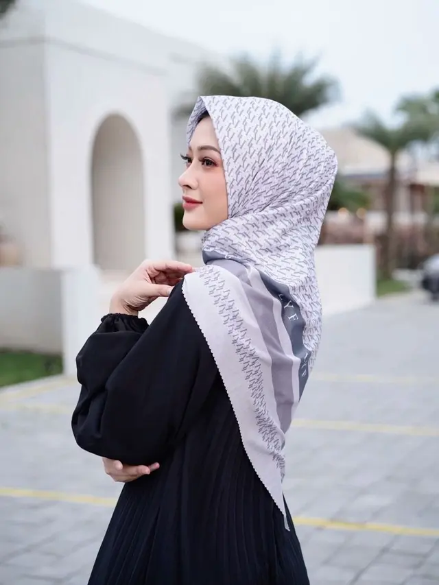 Dara Sarasvati Berhijab