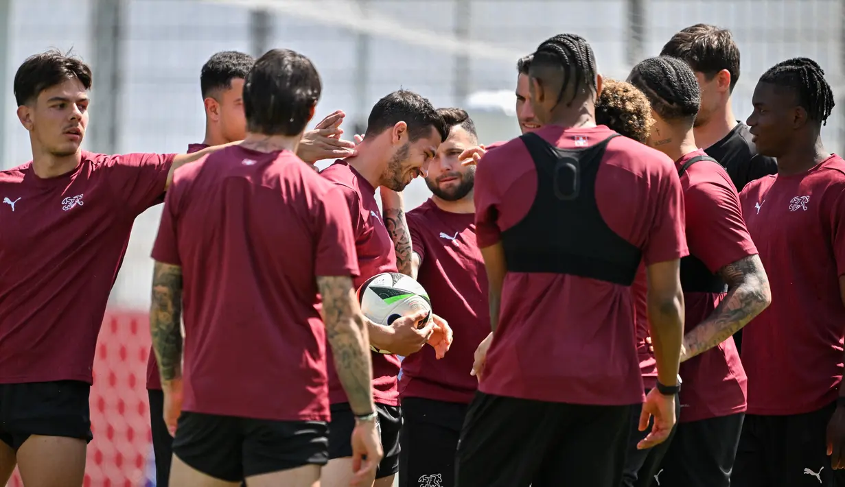 Swiss datang ke laga ini dengan bekal meyakinkan di laga pertama setelah mengalahkan Hungaria 3-1. (Fabrice COFFRINI / AFP)