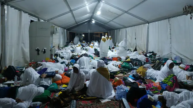 Potret Jemaah Haji Indonesia di Tenda-Tenda yang Terpasang di 73 Maktab  (Liputan6.com/ Nurmayanti)