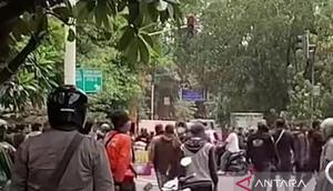 bentrokan ormas dengan debt collector. (Antara)