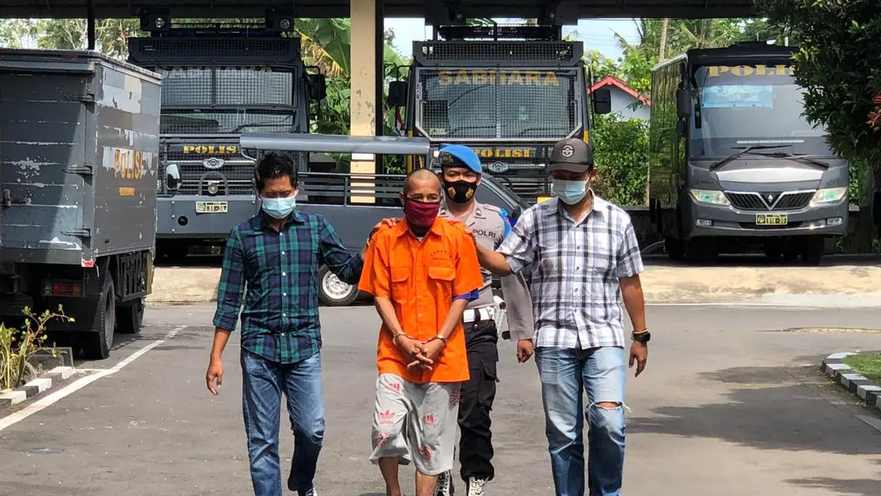 Pria Bakar Pacar