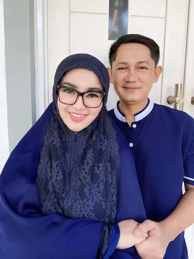 6 Potret Fitri Carlina saat Pakai Hijab, Bikin Pangling