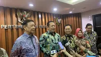 Ketua MPR RI Bambang Soesatyo (Bamsoet) mempertanyakan partai politik (parpol) yang dinilai tak mampu melahirkan kader untuk maju sebagai calon kepala daerah jelang Pemilihan Kepala Daerah atau Pilkada. (Liputan6.com/Delvira Hutabarat)
