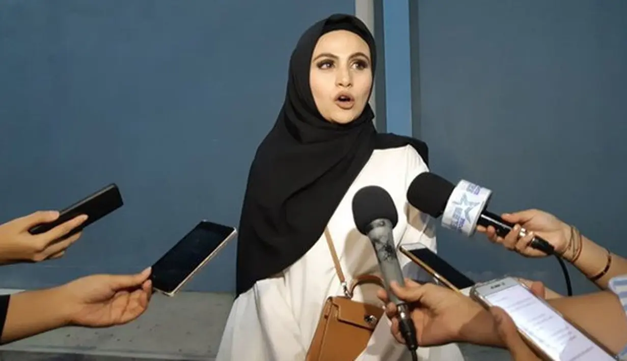 Sebelumnya, Asha Syara mengaku sudah tergerak untuk berhijab. Tapi, hal itu belum terlaksana. Dengan penampilan barunya berhijab, Asha meminta untuk di doakan agar bisa istiqomah. (Foto: Kapanlagi.com)