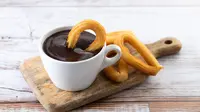 Easy Churro Recipe With Chocolate Dipping Sauce: A Simple Snack That You'll Love