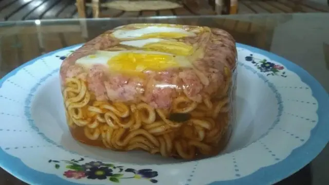 6 Potret Agar-Agar dengan Isian Tak Masuk Akal, Nyeleneh Banget