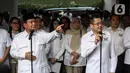 Kedatangan Hary Tanoe yang mengenakan kemeja putih lengan panjang langsung disambut oleh Prabowo Subianto dengan ramah dan hangat. (Liputan6.com/Johan Tallo)