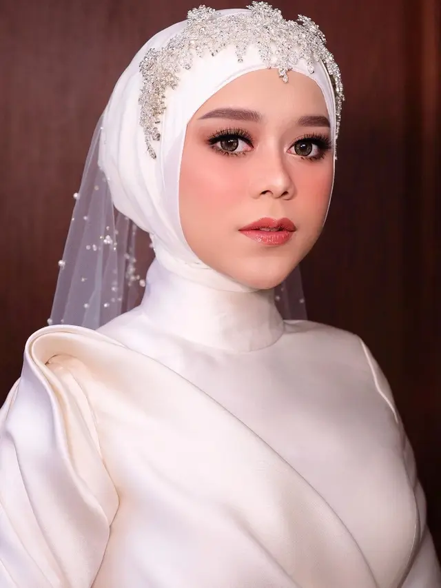 Potret Detail Penampilan Lesty Kejora di Acara Tasyukuran, Gaun 'Leslar' Curi Perhatian. (Sumber: Instagram/@marlenehariman)