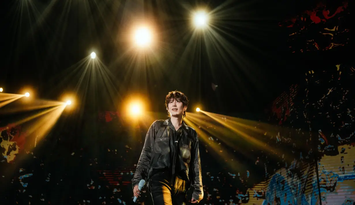 Kyuhyun di konser "Restart" di Tennis Indoor, Jakarta, Sabtu (18/5/2024). [Foto: Istimewa]