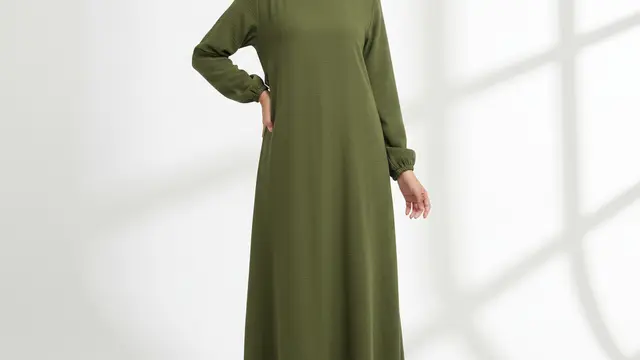 Model Gamis Polos Lebaran 2026. AI
