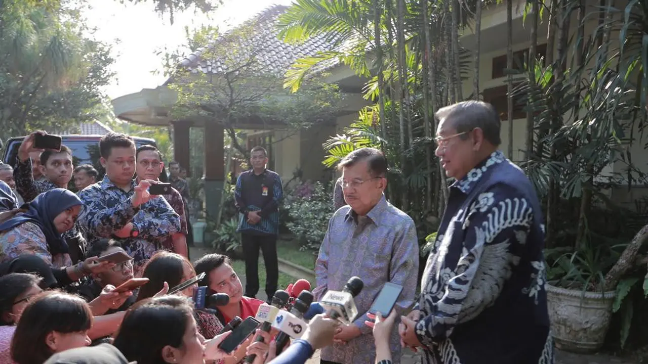 Wakil Presiden JK bertemu dengan Presiden ke-6 SBY di Puri Cikeas, Bogor. (Foto: Abror Rizki)