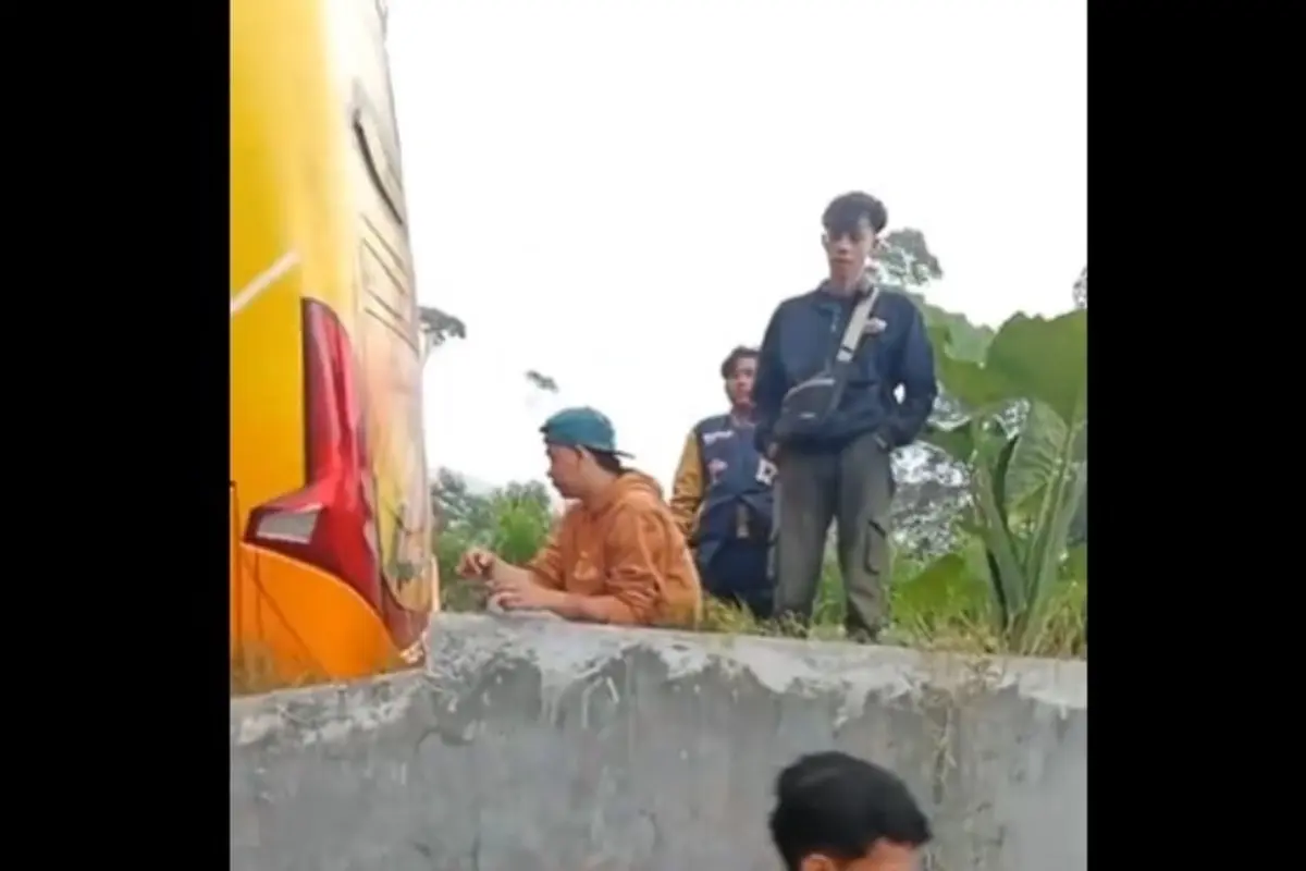 Viral Bus Rombongan Pendaki ke Gunung Sumbing Nyasar di Kuburan, Diduga karena Ikuti Google Maps
