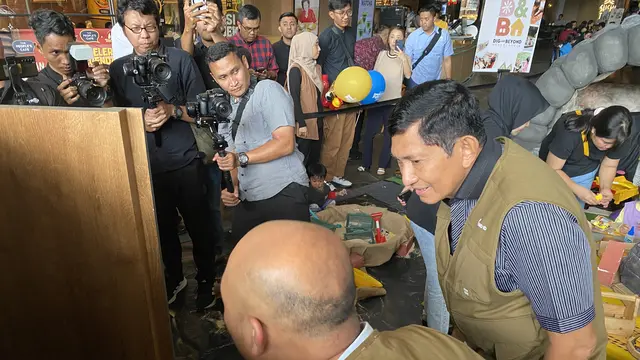 Direktur Utama MIND ID Maroef Sjamsoeddin saat menyaksikan keseruan anak-anak saat mengikuti Junior Miners Fun Fest (JMFF).