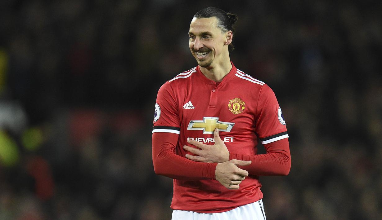 Striker Manchester United, Zlatan Ibrahimovic, saat pertandingan melawan Newcastle United pada laga Premier League di Stadion Old Trafford, Sabtu (18/11/2017). Manchester United menang 4-1 atas Newcastle United. (AFP/Oli Scarff)