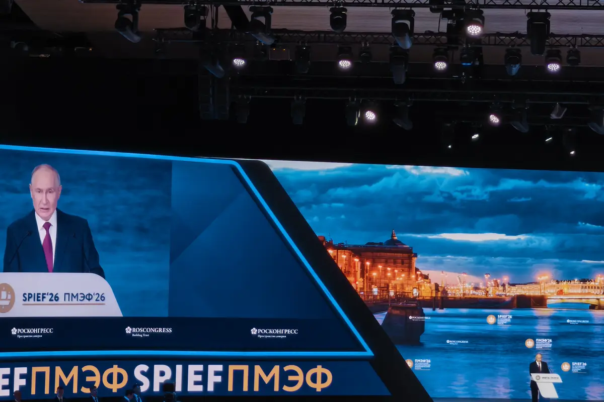 Presiden Rusia Vladimir Putin menyampaikan pidato sambutan dalam SPIEF 2026 Plenary Session di St. Petersburg, Jumat (5/6/2026).